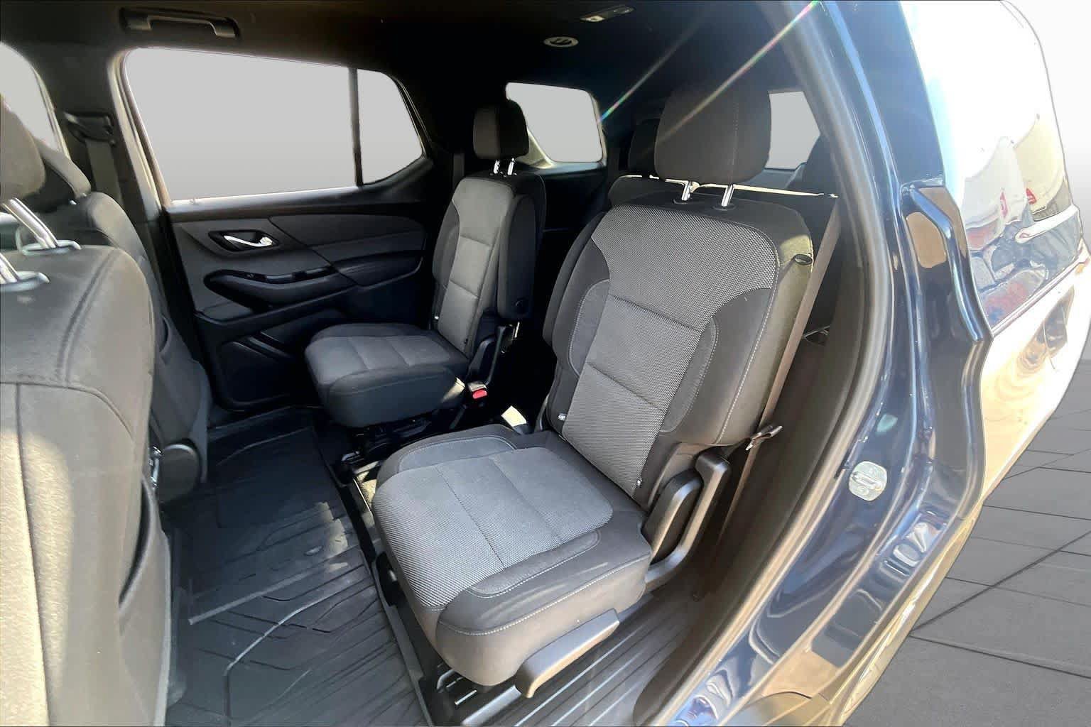 Used 2023 Chevrolet Traverse LT FWD image 21