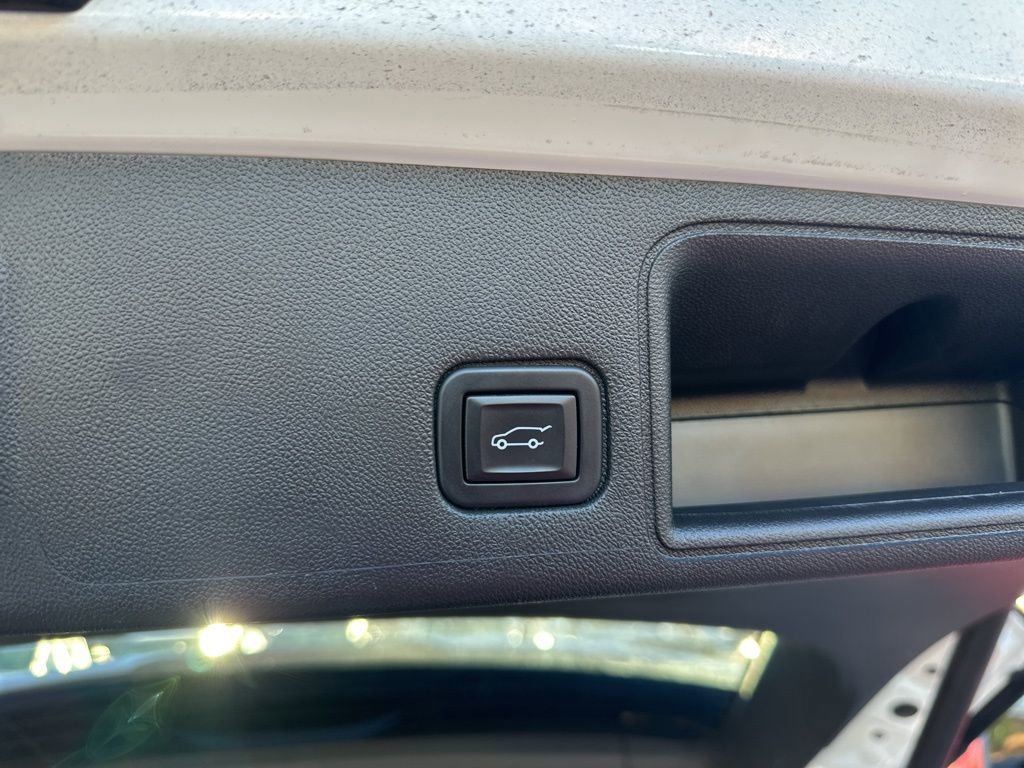 Used 2022 GMC Terrain SLT w/ Infotainment Package II image 10