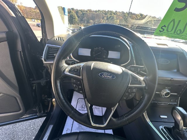 Used 2017 Ford Edge Titanium w/ Equipment Group 301A AWD/4WD image 19