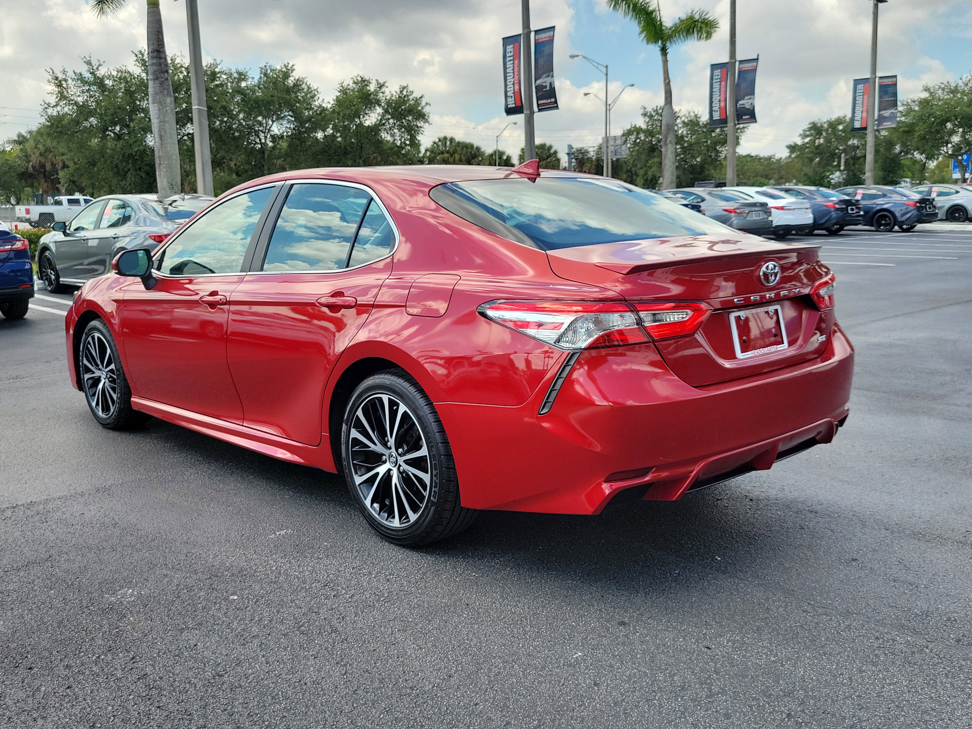 Used 2020 Toyota Camry SE FWD image 8