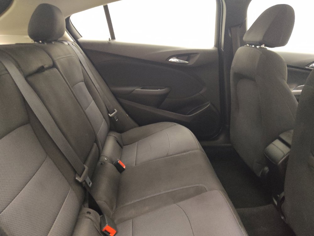 Used 2018 Chevrolet Cruze LT FWD image 19