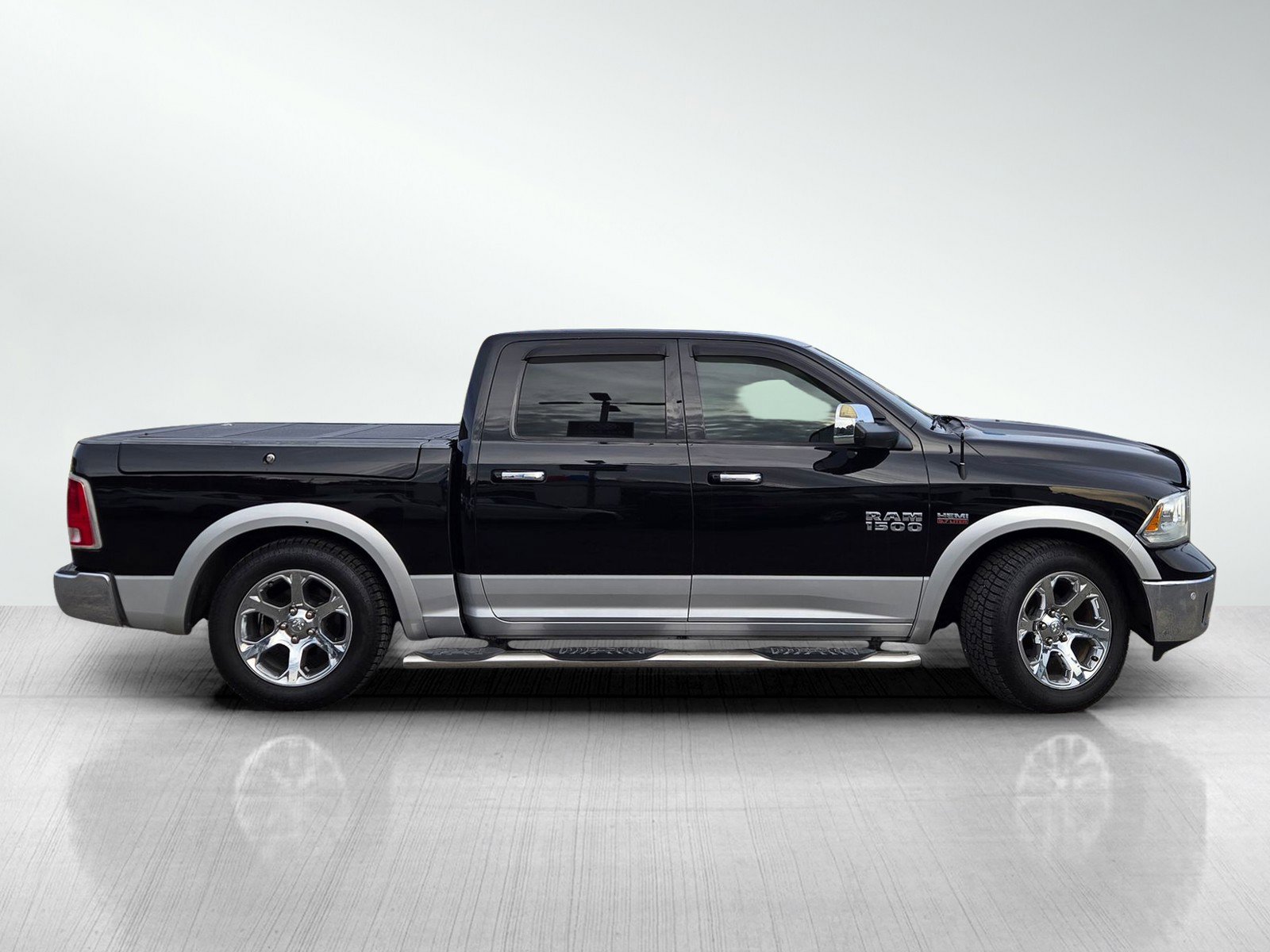 Used 2014 RAM 1500 Laramie w/ Convenience Group image 3