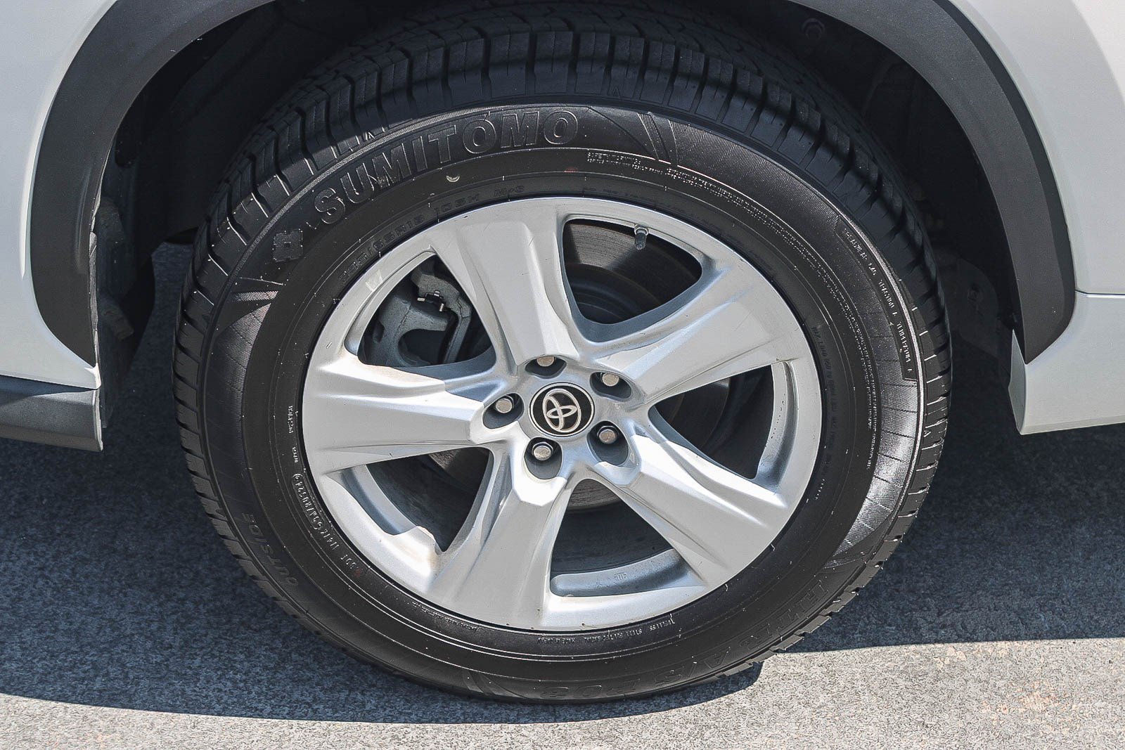 Used 2021 Toyota Highlander L FWD image 12
