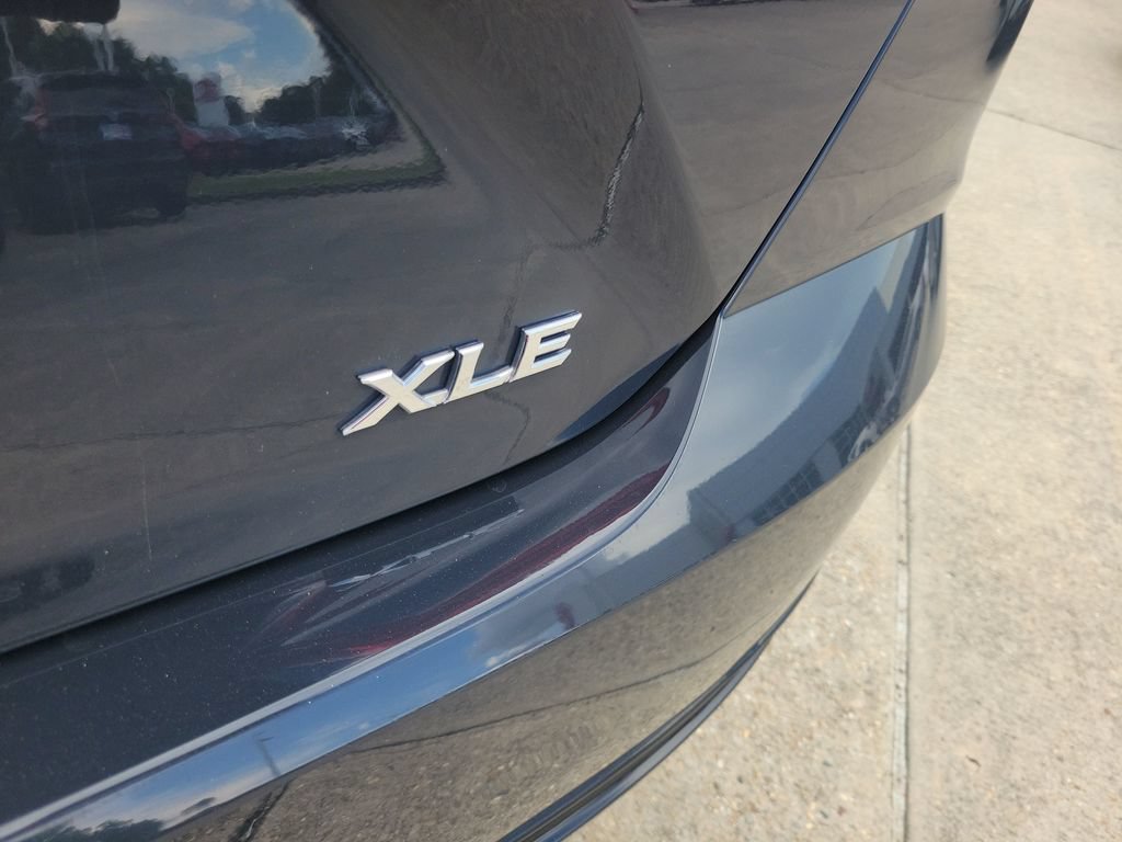 Used 2025 Toyota Camry XLE FWD image 5