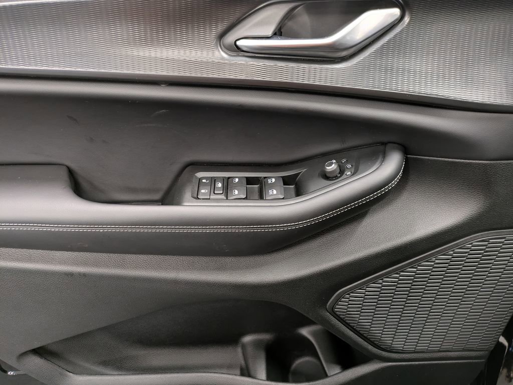 Used 2025 Jeep Grand Cherokee Altitude image 9