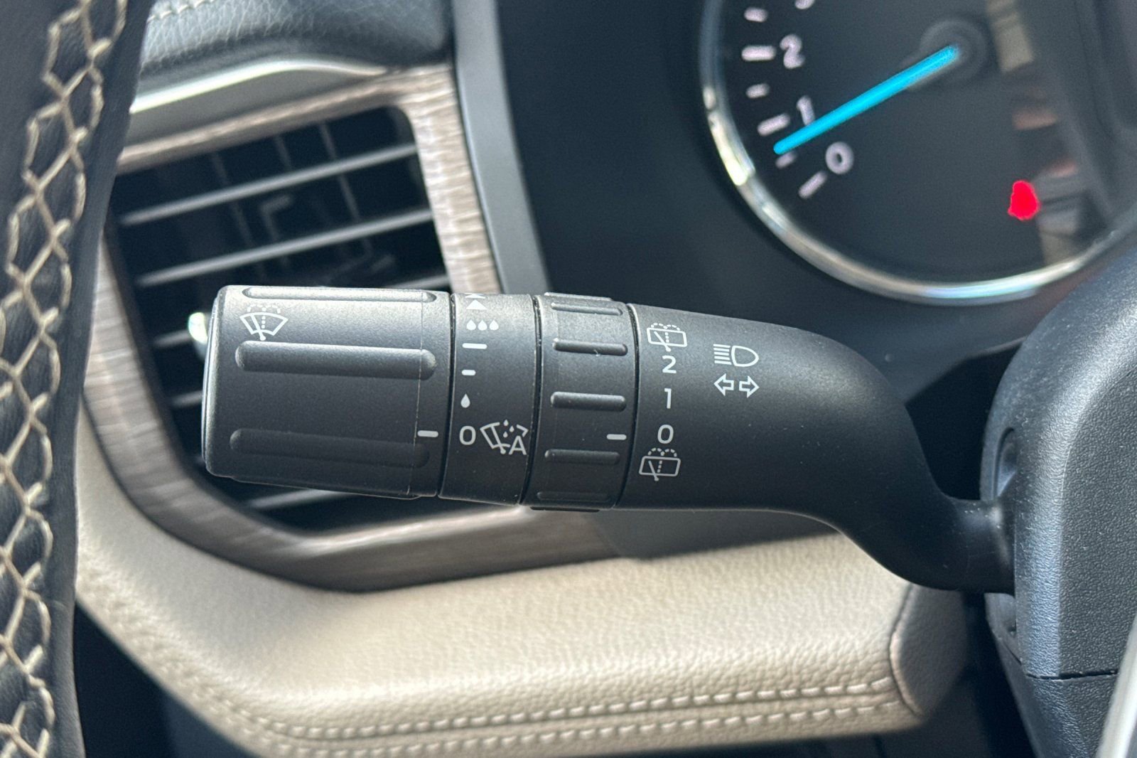 Used 2024 Ford Expedition Limited image 39