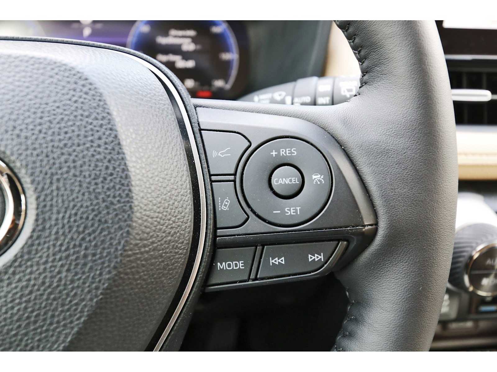 Used 2025 Toyota RAV4 Limited image 16