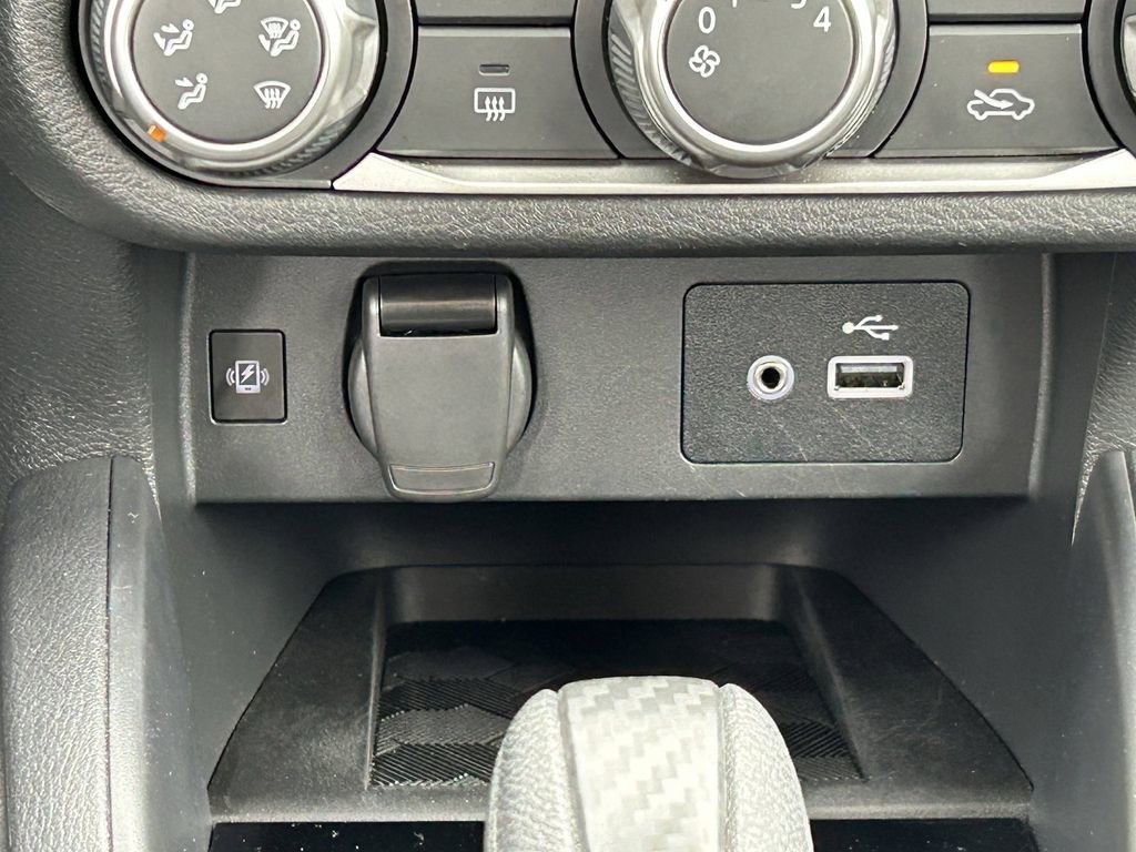 Used 2025 Nissan Versa SV w/ Trunk Package image 15
