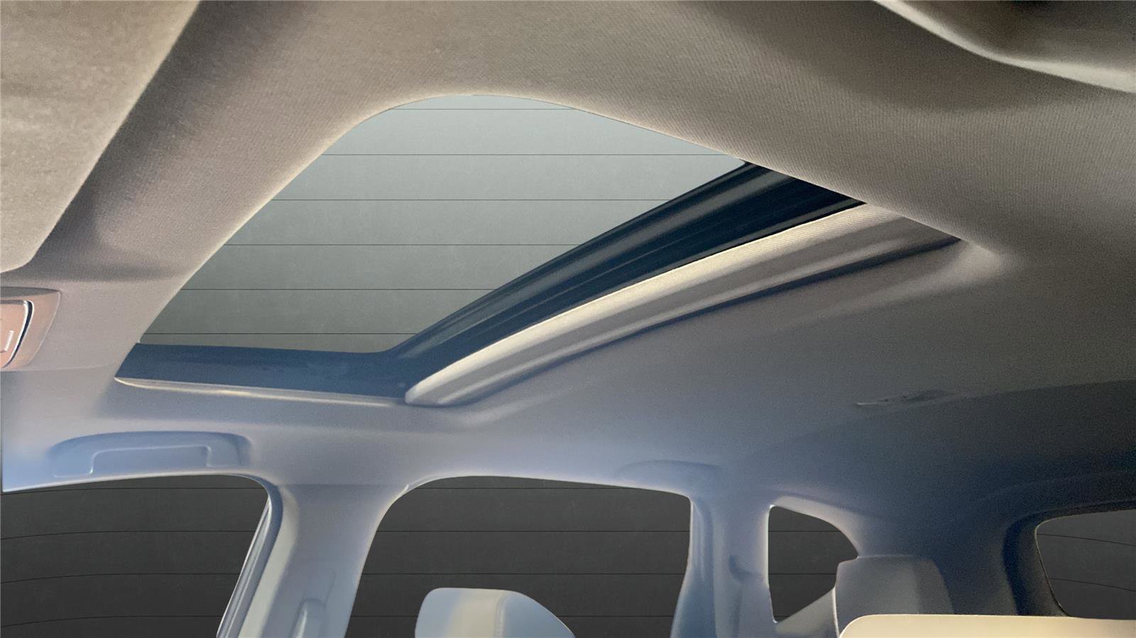 Used 2017 Honda CR-V Touring image 9