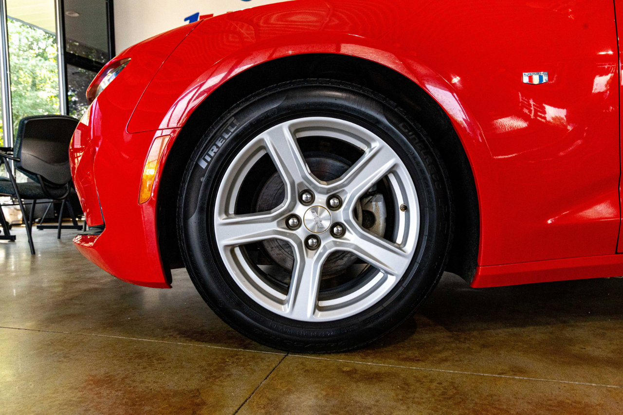 Used 2020 Chevrolet Camaro LT image 10