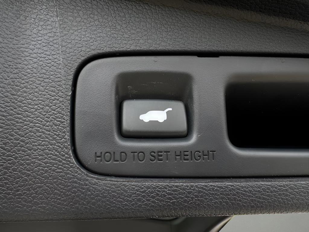 Used 2020 Honda CR-V Touring image 11