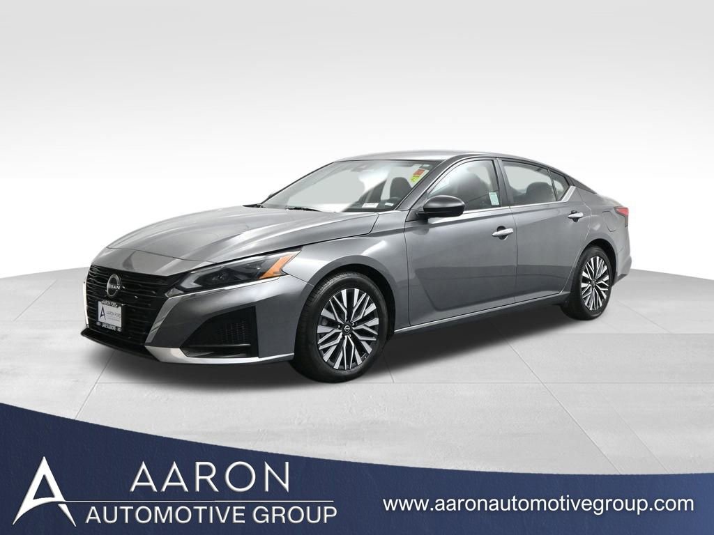 Used 2024 Nissan Altima 2.5 SV image 1