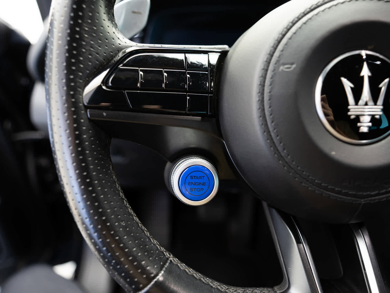 Used 2024 Maserati Grecale GT image 23