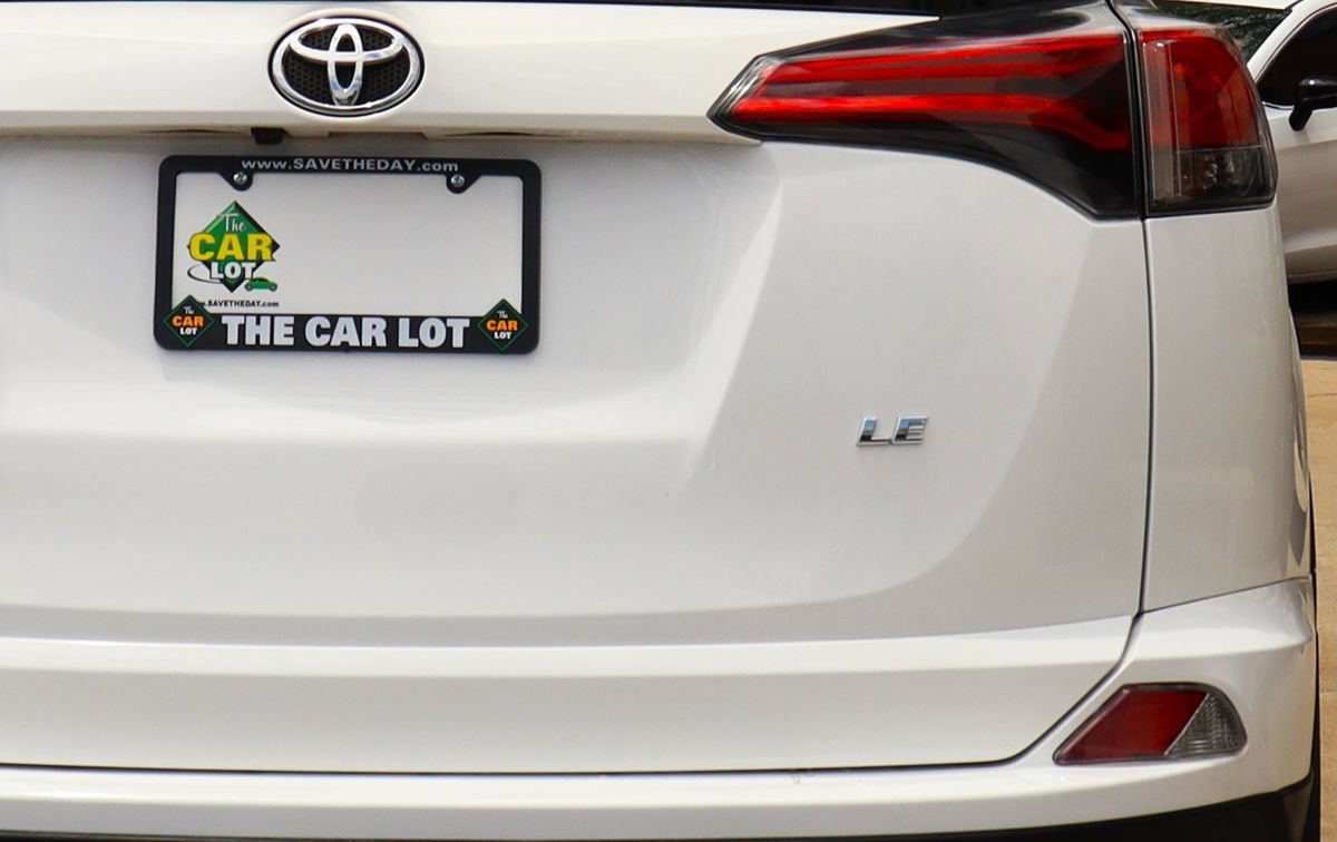 Used 2018 Toyota RAV4 LE w/ All Weather Liner Package FWD image 20