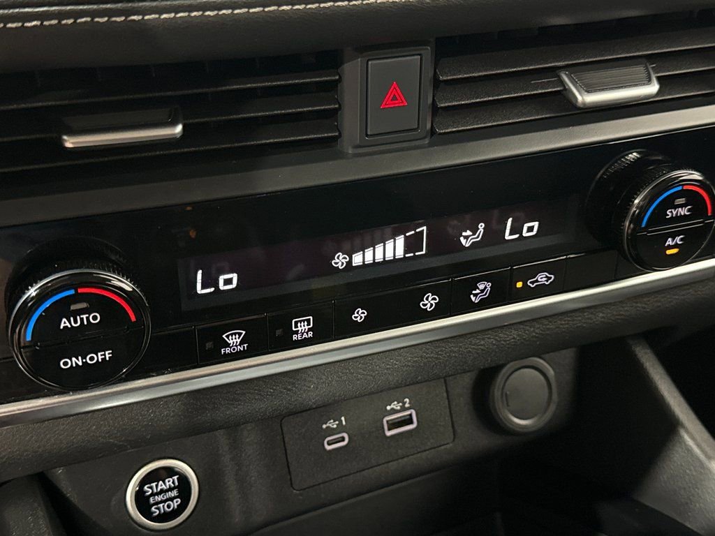 Used 2023 Nissan Rogue SV image 33