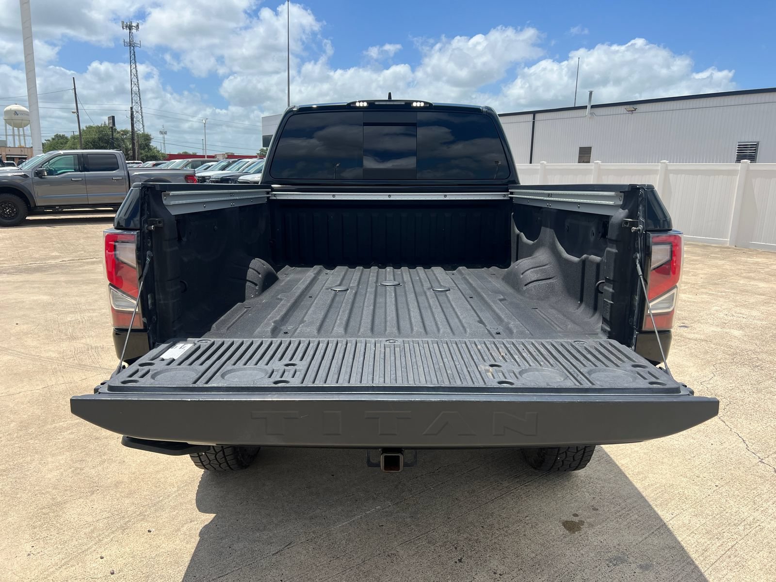 Used 2022 Nissan Titan Platinum Reserve w/ Moonroof Package AWD/4WD image 18