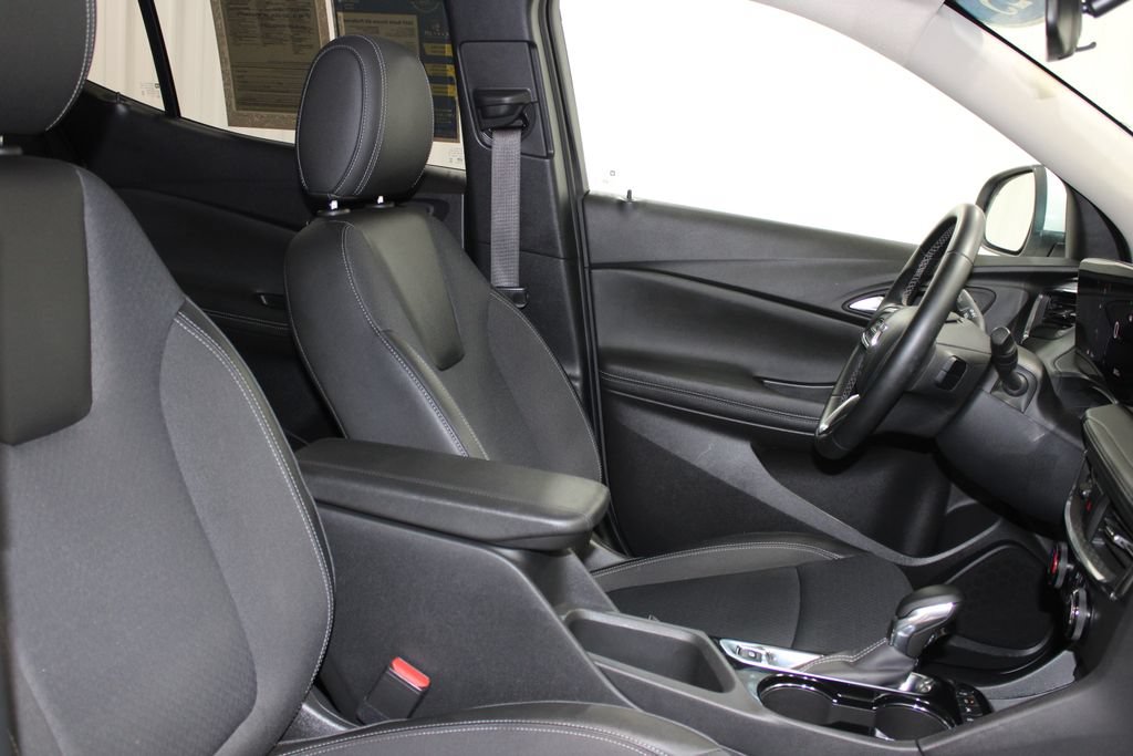 Used 2025 Buick Encore GX Preferred AWD/4WD image 29