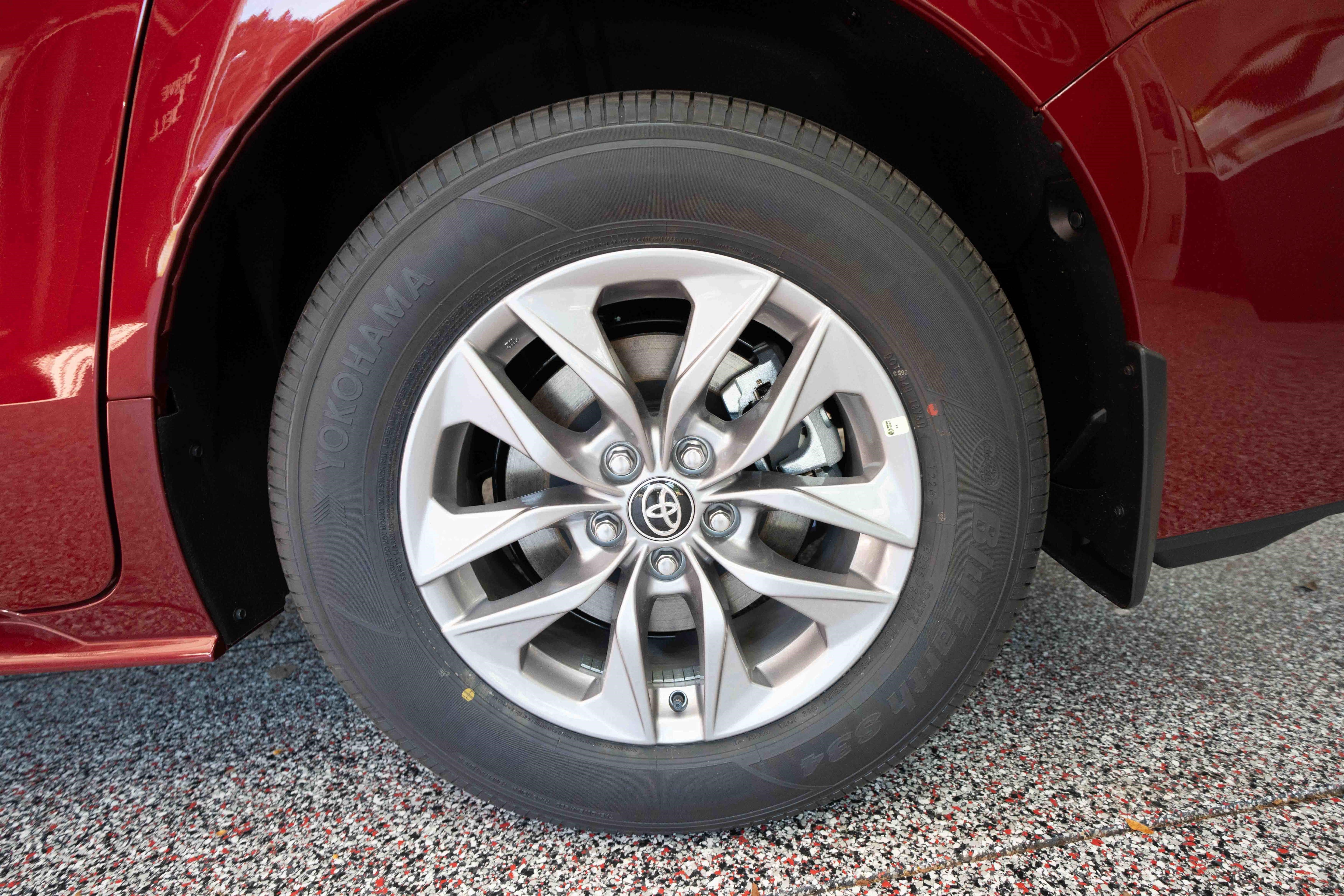 New 2026 Toyota Sienna XLE AWD/4WD image 30