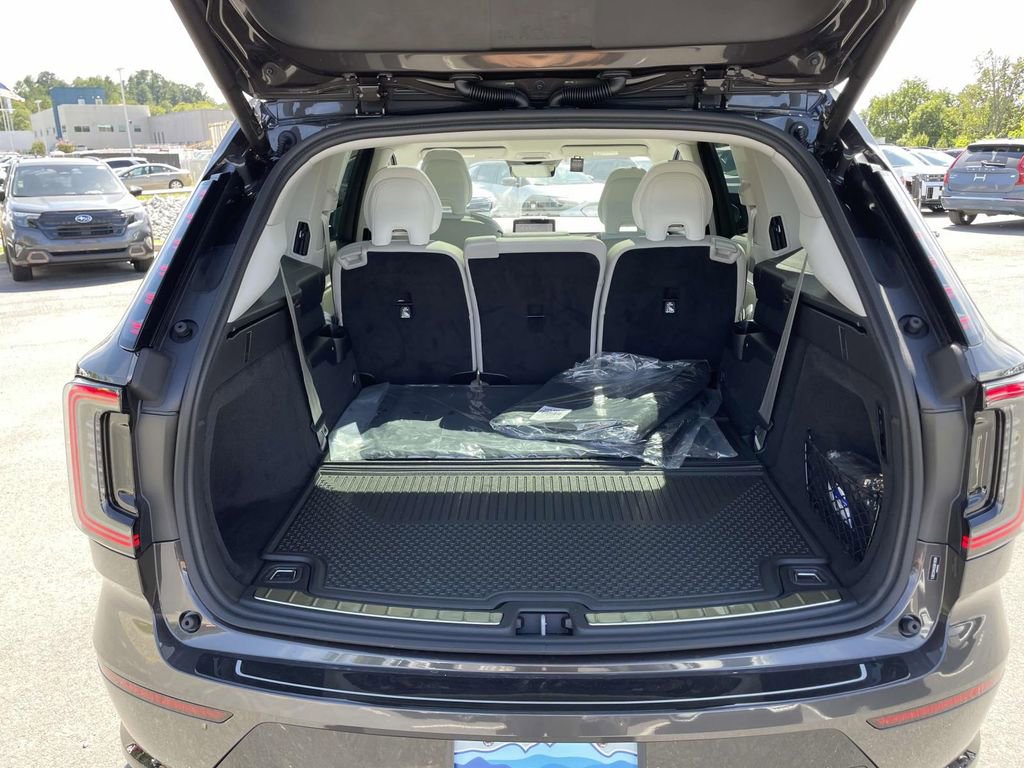 New 2025 Volvo EX90 Plus w/ Protection Package Premier image 27