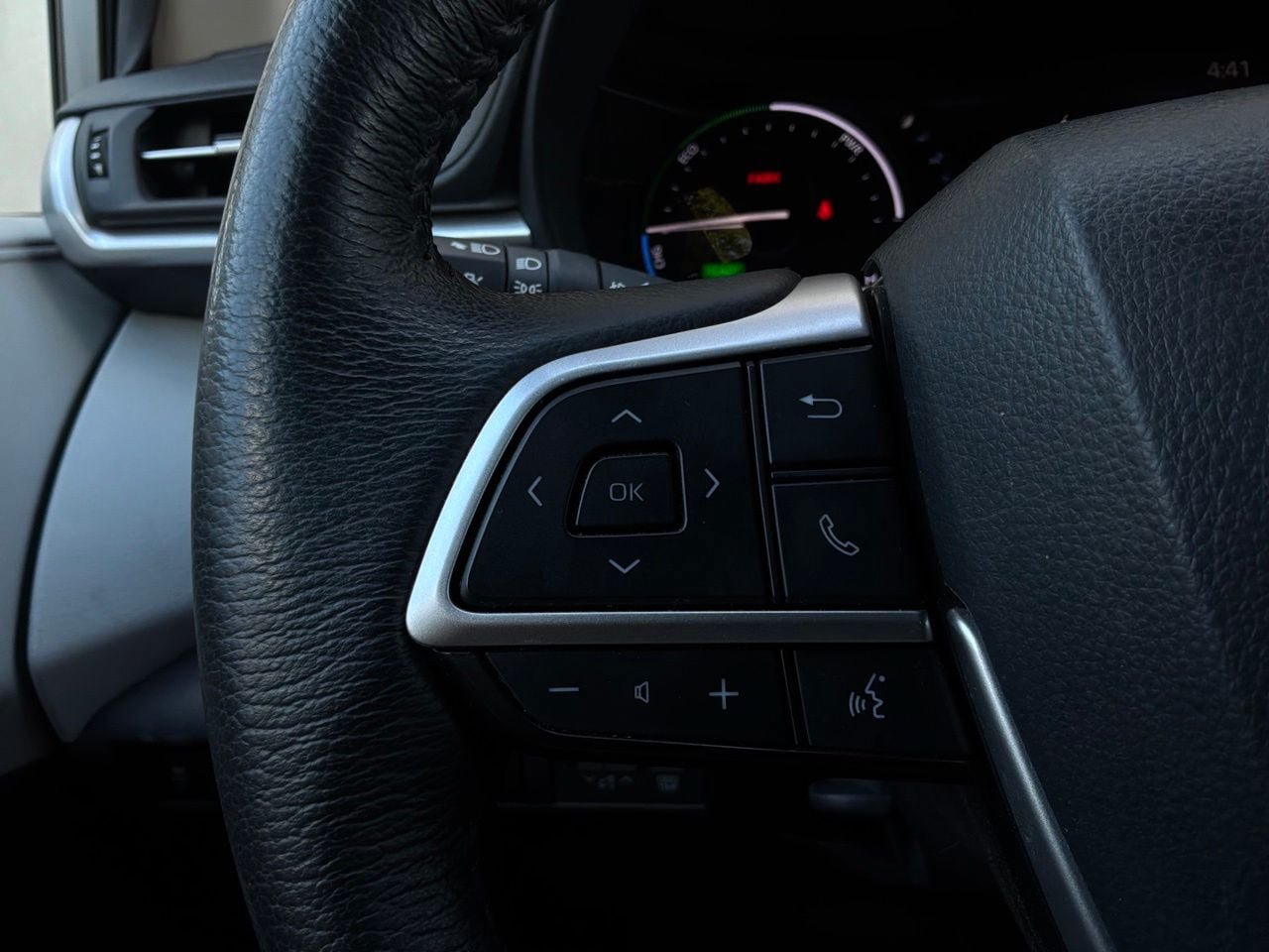 Used 2025 Toyota Sienna XLE FWD image 39