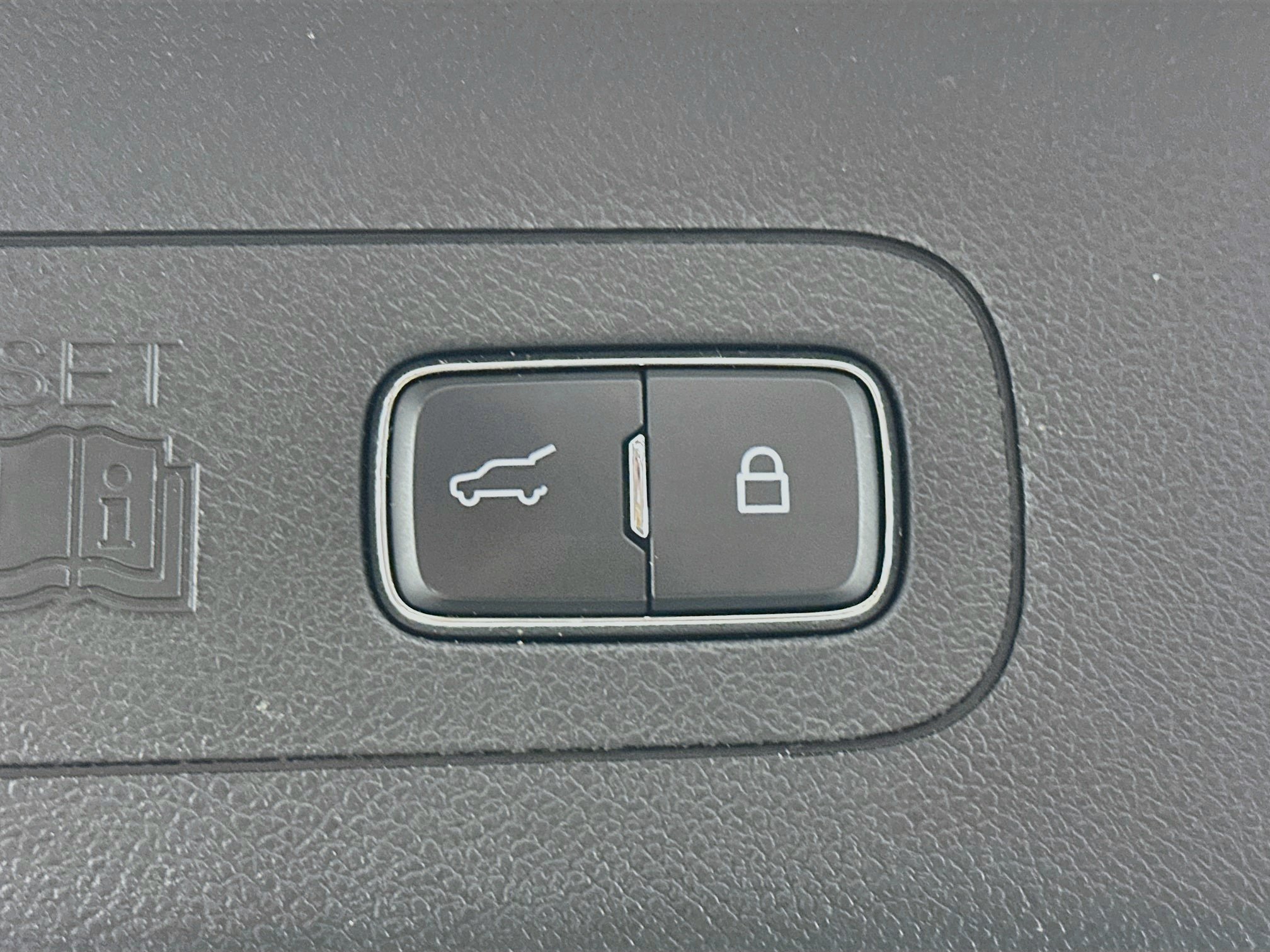Used 2024 Lincoln Aviator Reserve w/ Equipment Group 201A AWD/4WD image 32