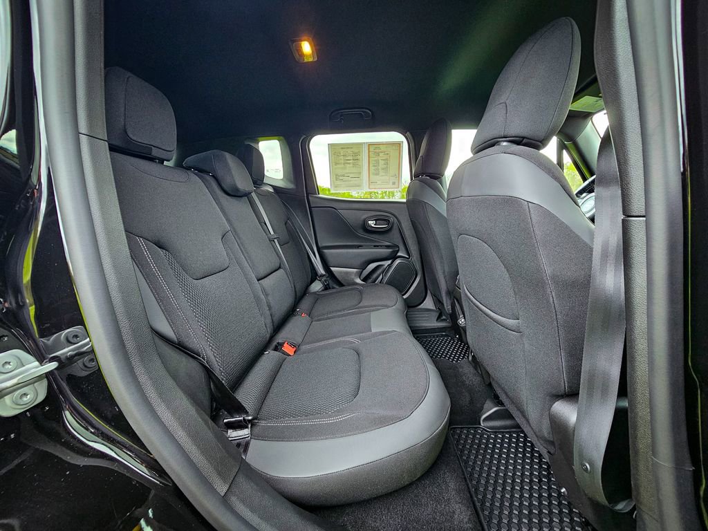 Used 2022 Jeep Renegade Altitude w/ Convenience Group AWD/4WD image 38