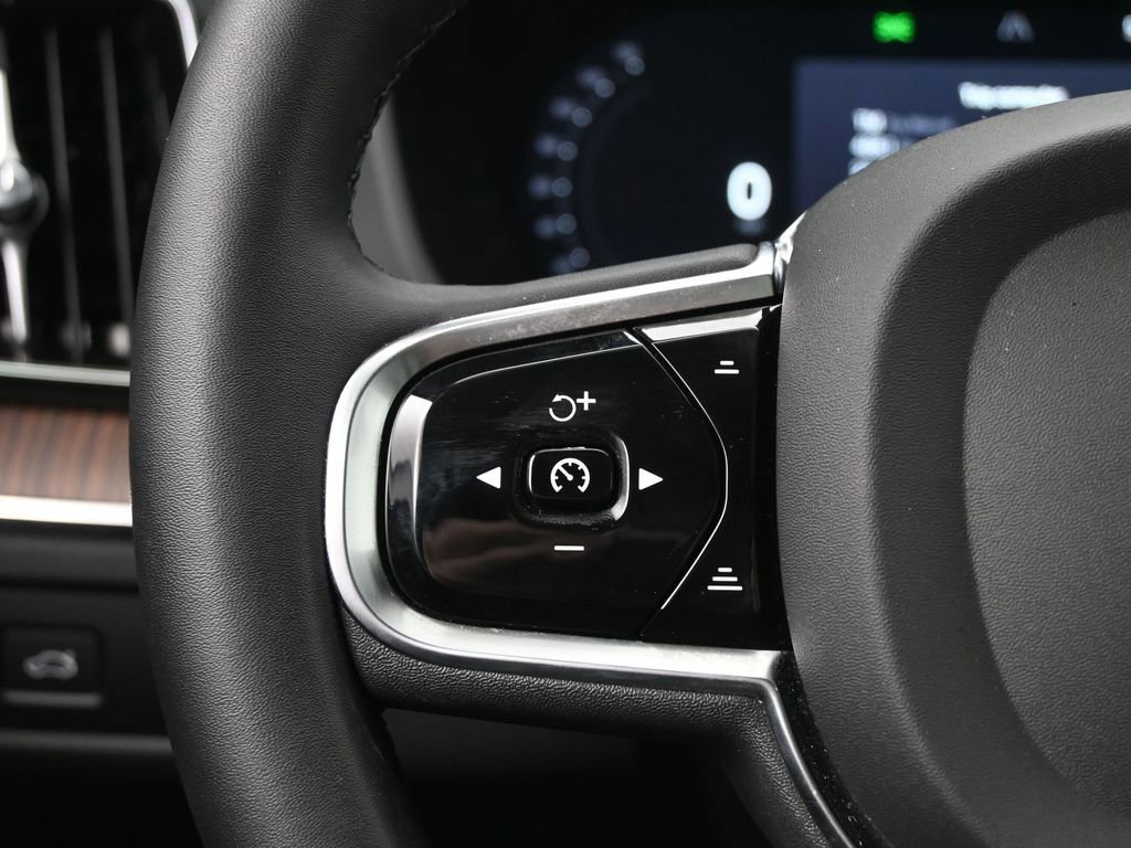 Used 2024 Volvo XC60 B5 Plus w/ Protection Package Premier image 11