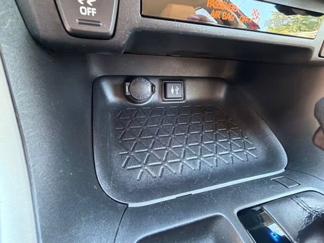Used 2019 Toyota RAV4 LE FWD image 39