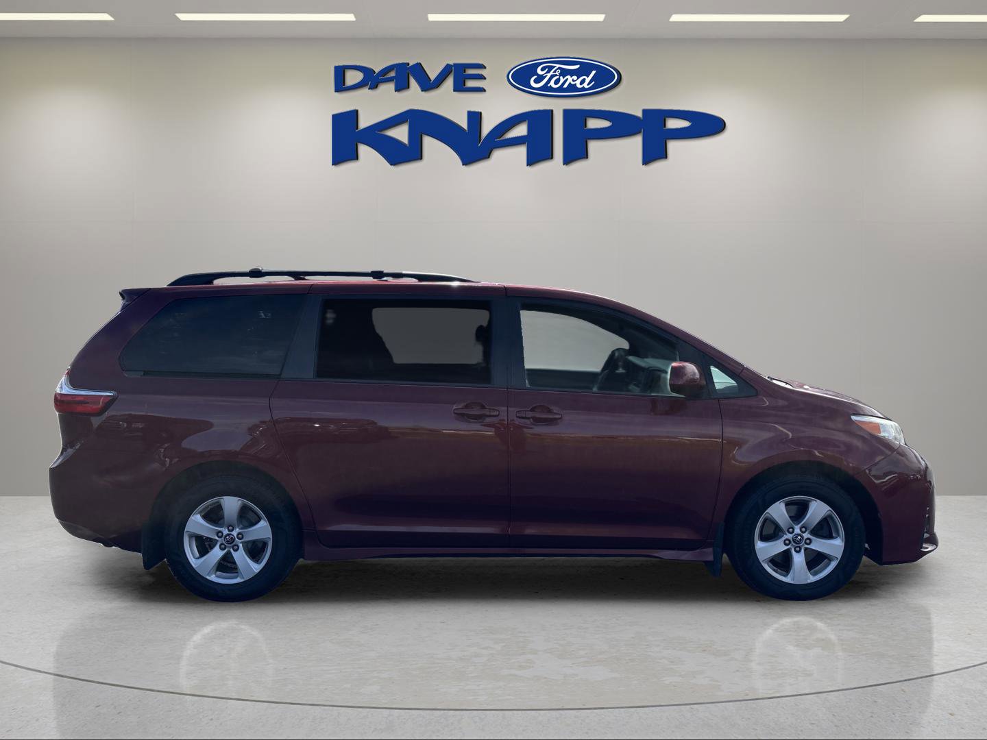 Used 2019 Toyota Sienna LE w/ Outdoor Package FWD image 9