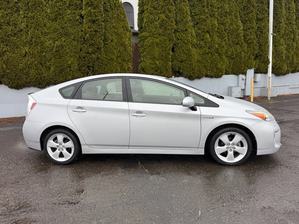 Used 2015 Toyota Prius Five w/ Advanced Technology Package image 12