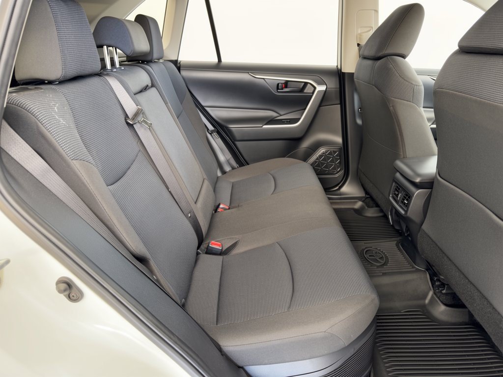 Used 2023 Toyota RAV4 LE AWD/4WD image 29