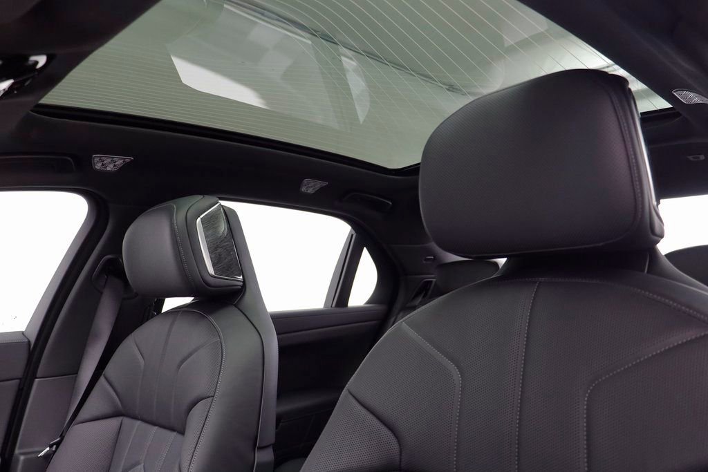 New 2026 BMW 760i xDrive w/ Executive Package image 14