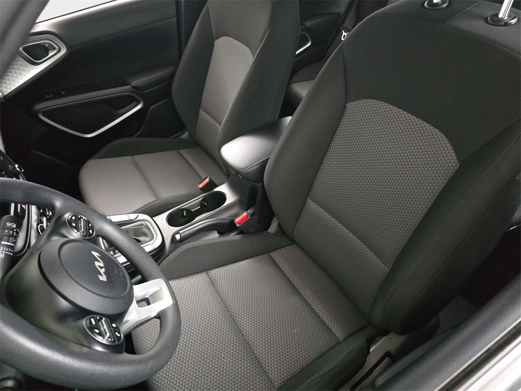 Used 2024 Kia Soul LX w/ Option Group 015 image 17