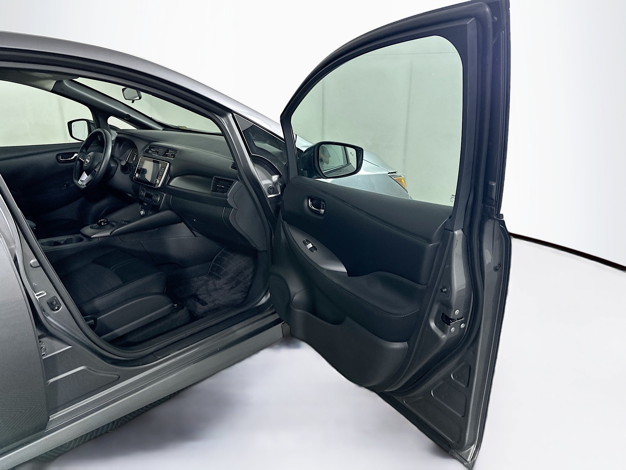 Used 2024 Nissan Leaf S FWD image 29