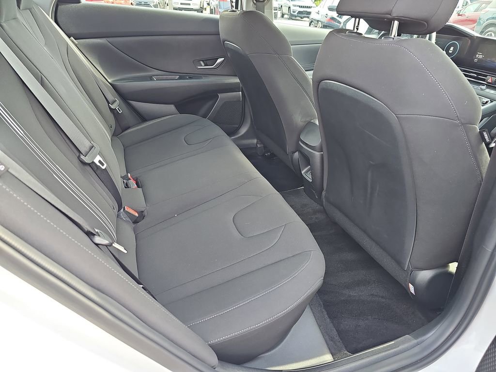 Used 2024 Hyundai Elantra SEL FWD image 15