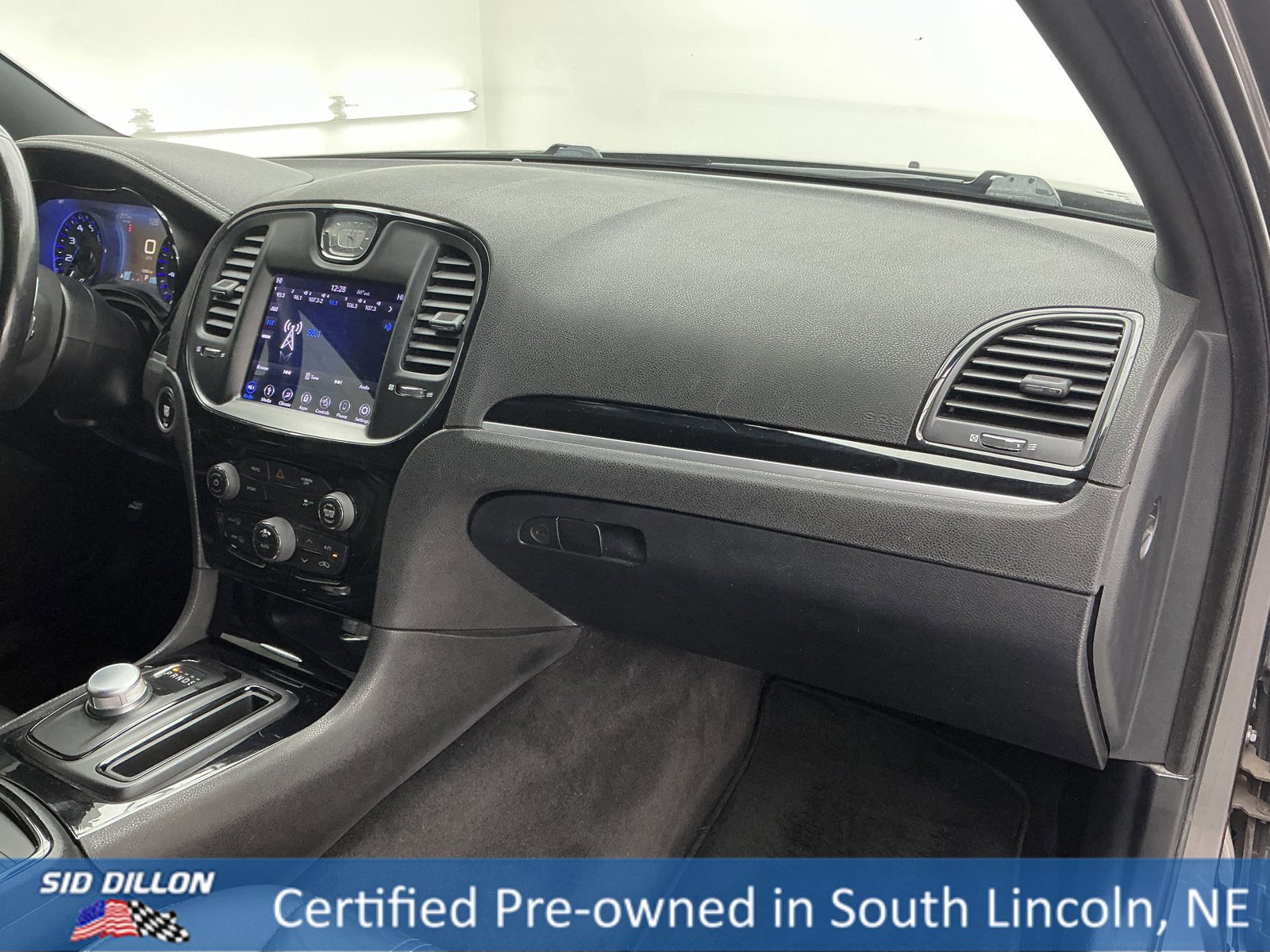 Used 2018 Chrysler 300 S image 24