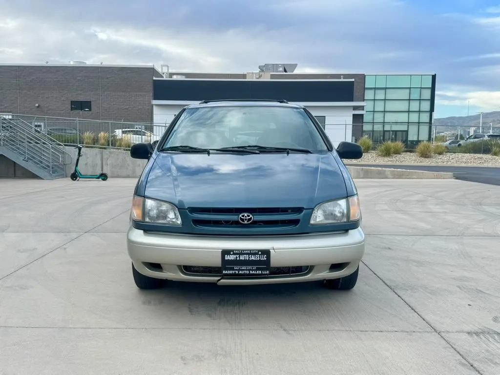 Used 2000 Toyota Sienna XLE w/ XLE Luxury Pkg FWD image 8