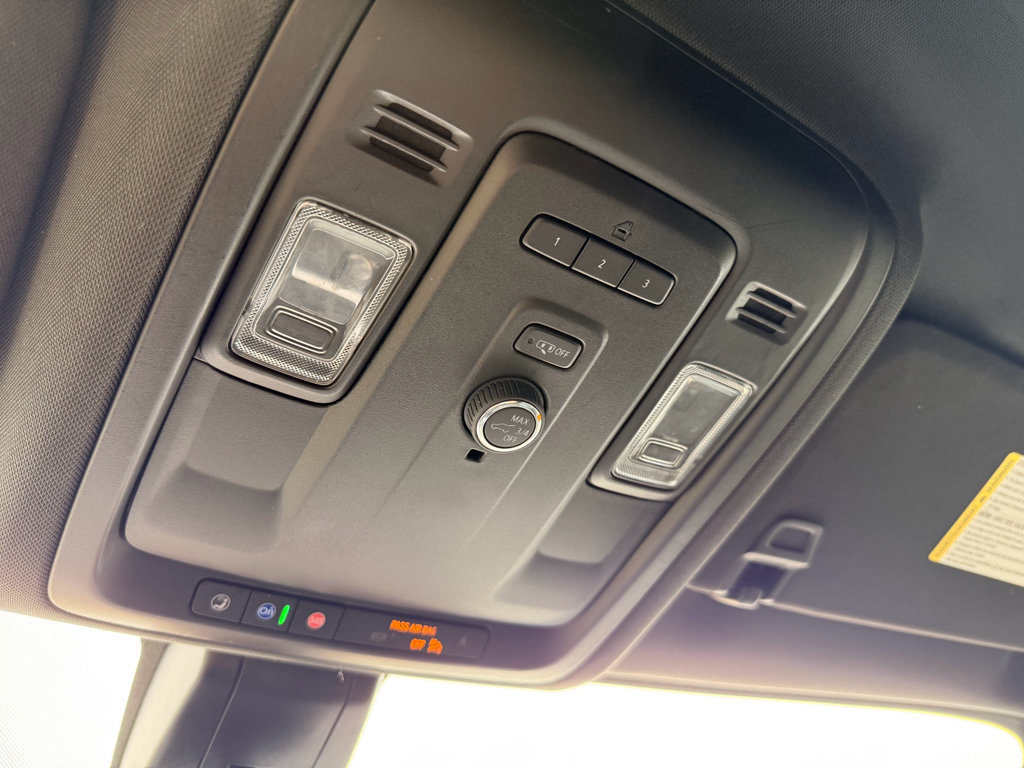 Used 2022 Chevrolet Suburban LT RWD image 24