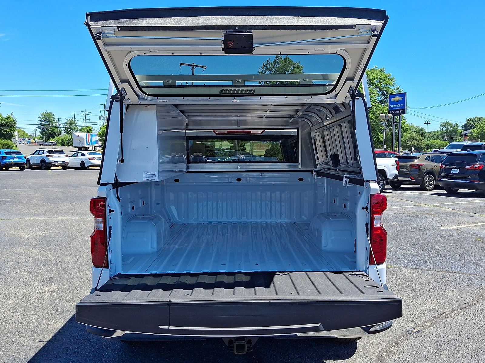 Used 2025 Chevrolet Silverado 1500 LT AWD/4WD image 29