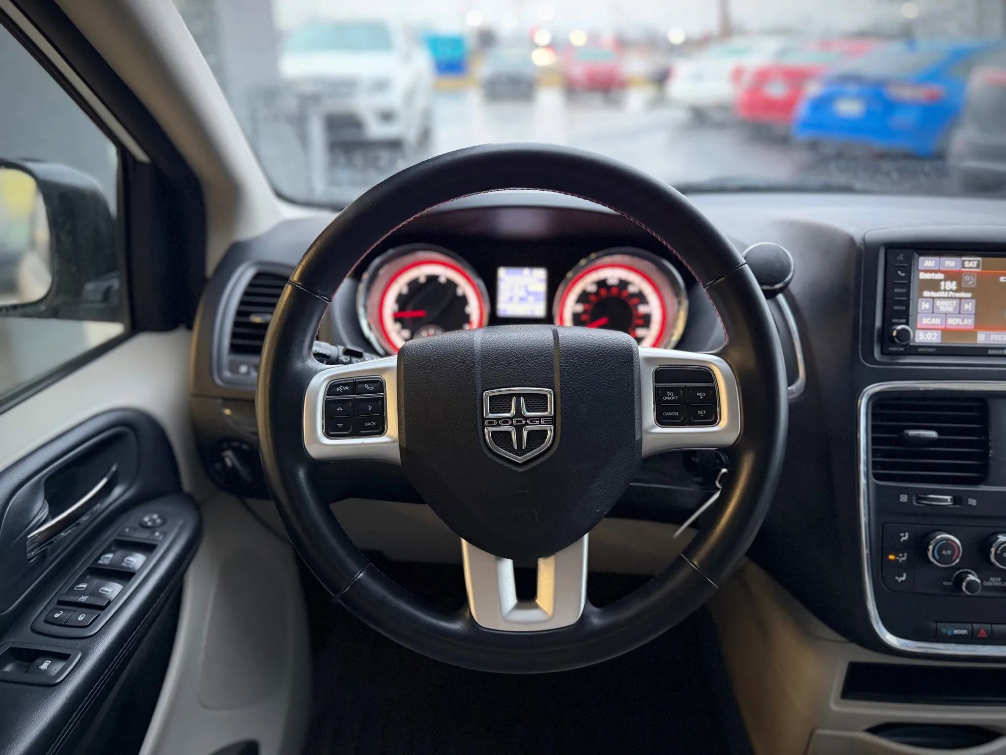 Used 2019 Dodge Grand Caravan SE w/ UConnect Hands-Free Group FWD image 9
