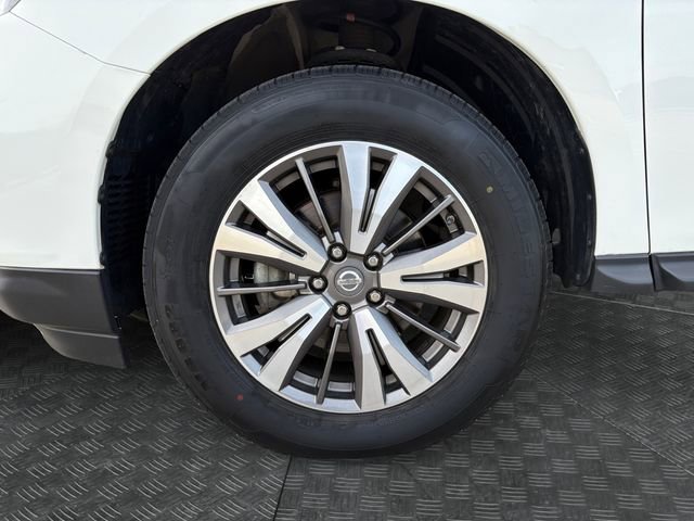 Used 2018 Nissan Pathfinder SV w/ SV Tech Package AWD/4WD image 13