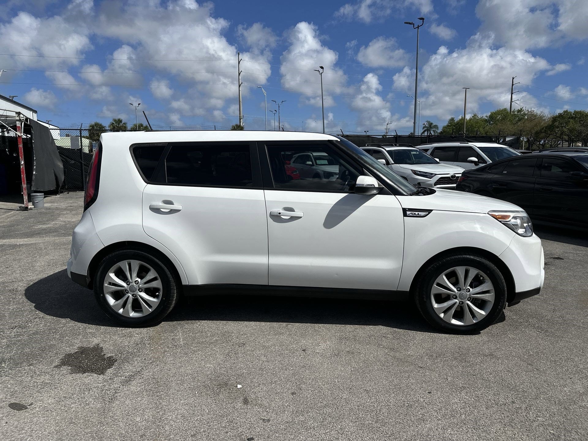 Used 2016 Kia Soul ! w/ Premium Package image 9