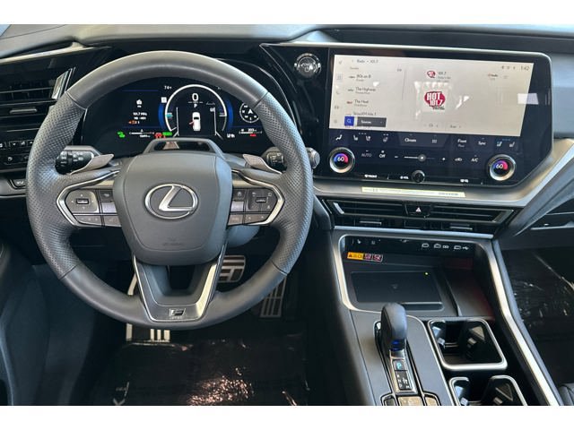 Used 2025 Lexus TX 500h AWD w/ Technology Package image 14