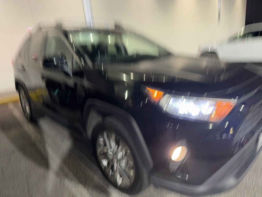 Used 2020 Toyota RAV4 XLE Premium image 6