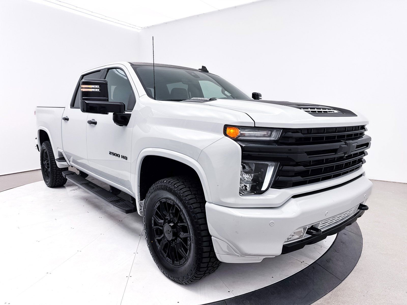 Used 2022 Chevrolet Silverado 2500 High Country w/ Z71 Off-Road Package image 25