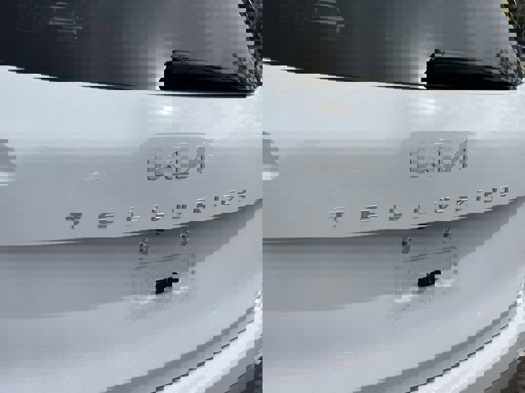 Certified 2024 Kia Telluride LX image 12