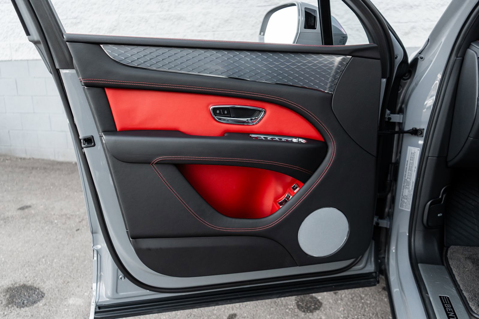 Used 2022 Bentley Bentayga image 24