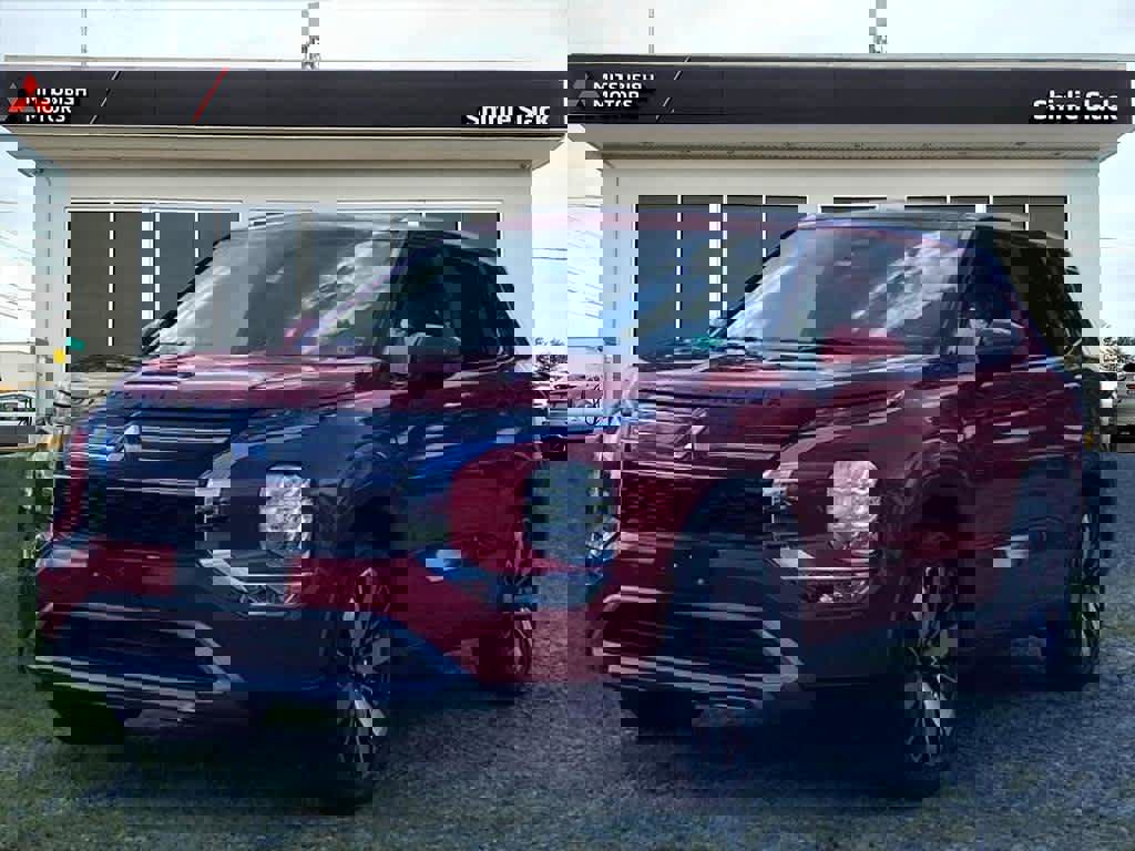 New 2025 Mitsubishi Outlander SE image 1