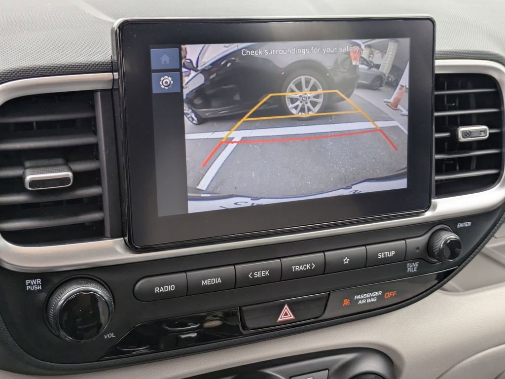 Used 2025 Hyundai Venue SEL image 17