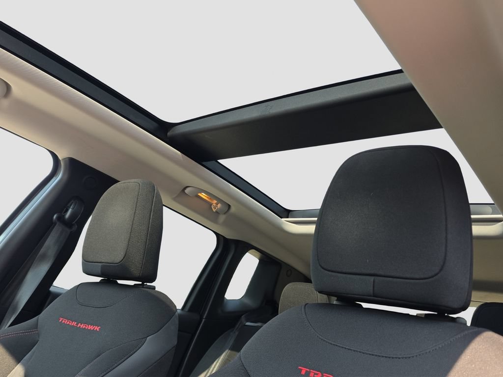 Used 2018 Jeep Renegade Trailhawk AWD/4WD image 8